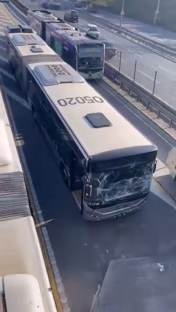 Özgür EREN-Derya KORKMAZ-Altunay TUGA/İSTANBUL, – KÜÇÜKÇEKMECE’de Sefaköy durağından yolcu alan