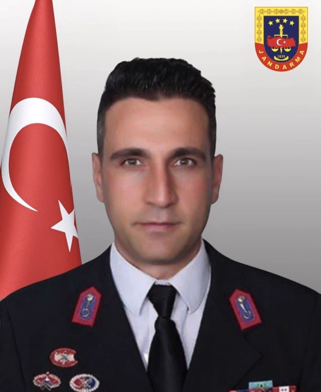 Jandarma aracı otomobille çarpıştı: şehit ()