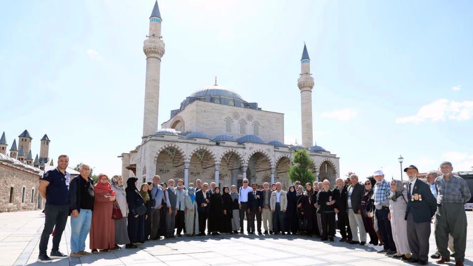 Büyükşehir Belediyesi, 50 ve üzeri yıl evliliklerini sürdüren 23 çifti