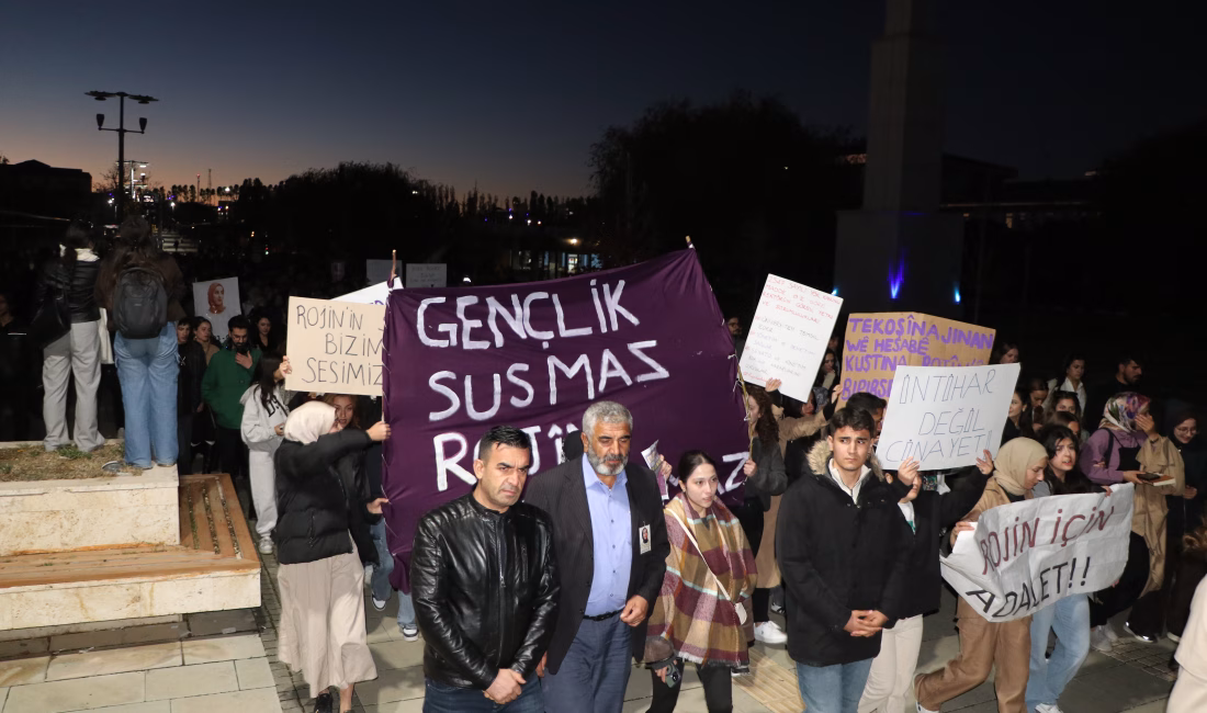 Öğrencilerin Rojin için başlattıkları eyleme acılı baba Kabaiş de destek verdi Behçet DALMAZ- Orhan AŞAN/ VAN, – VAN’da Yüzüncü Yıl Üniversitesi