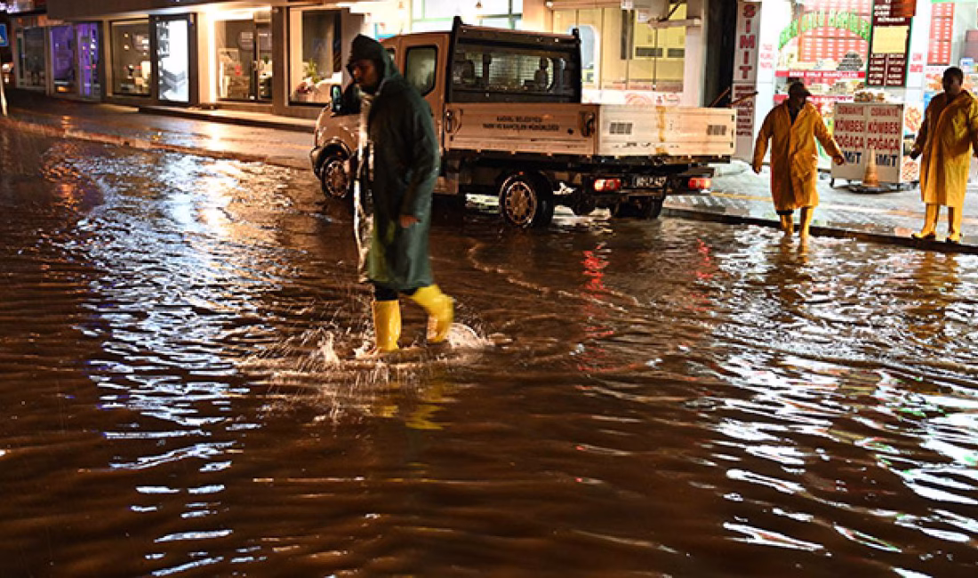 Kadirli ‘de sağanak yaşamı olumsuz etkiledi. Kuvvetli yağış sebebiyle bazı