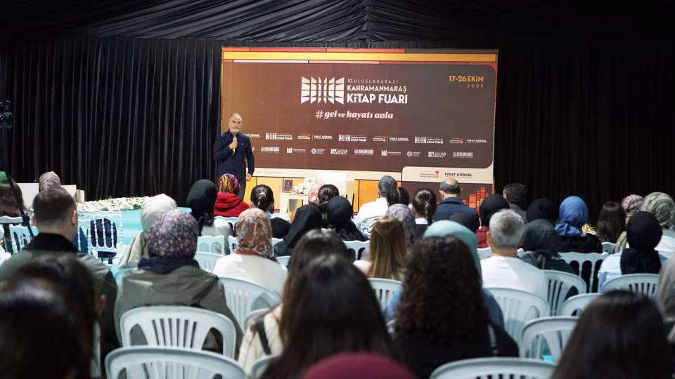 Tarık Tufan, Kitap Fuarı’nda Okurlarla Buluştu 1 tarik tufan soylesisi