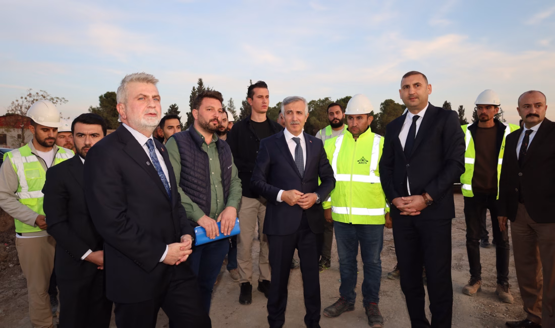 Kahramanmaraş Valisi Mükerrem Ünlüer, Büyükşehir Belediye Başkanı Fırat Görgel ve