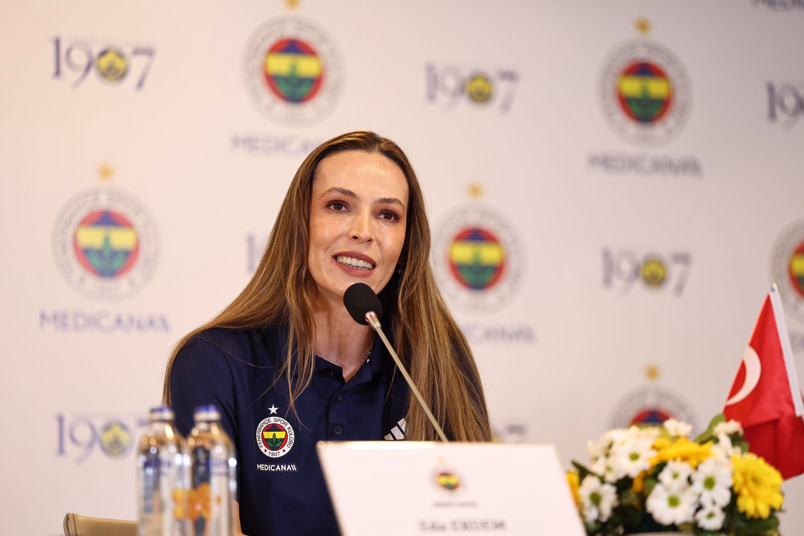 1907 Fenerbahçe Derneği, Fenerbahçe Kadın Voleybol Takımının forma önü sponsoru oldu Fenerbahçe Derneği, Fenerbahçe Kadın Voleybol Takımının forma önü sponsoru oldu
