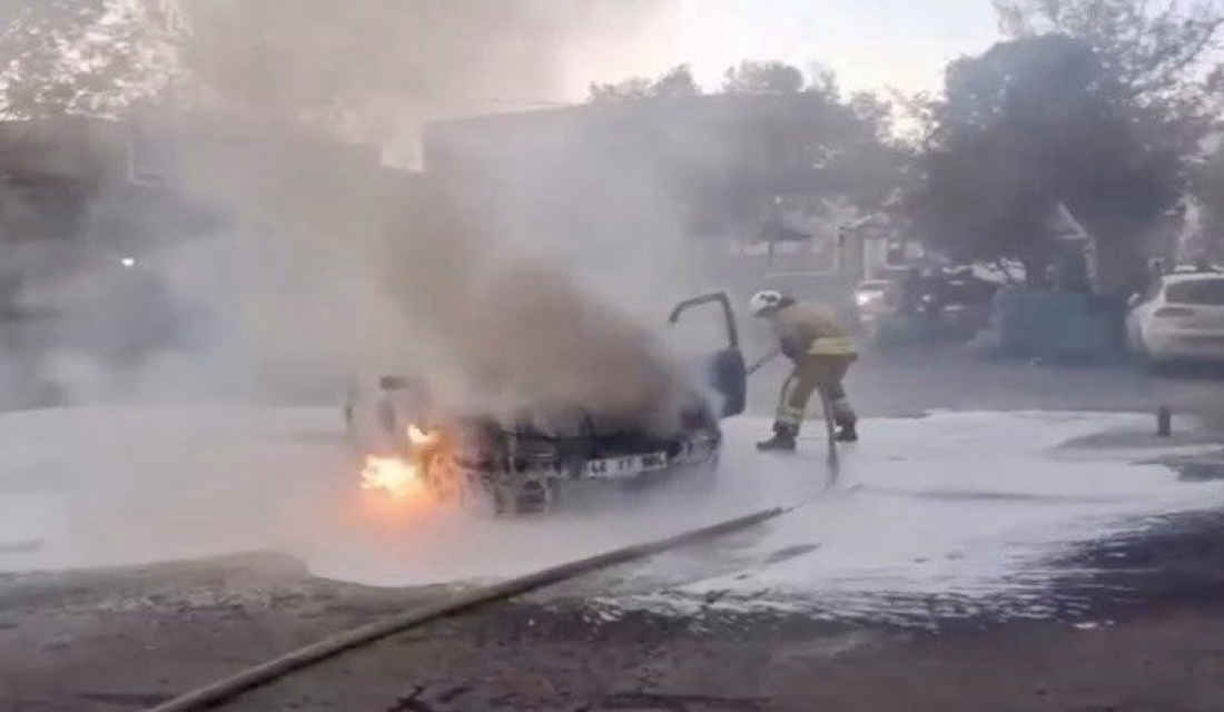 Kahramanmaraş’ta park halindeki otomobilde çıkan yangın maddi hasara neden oldu.
