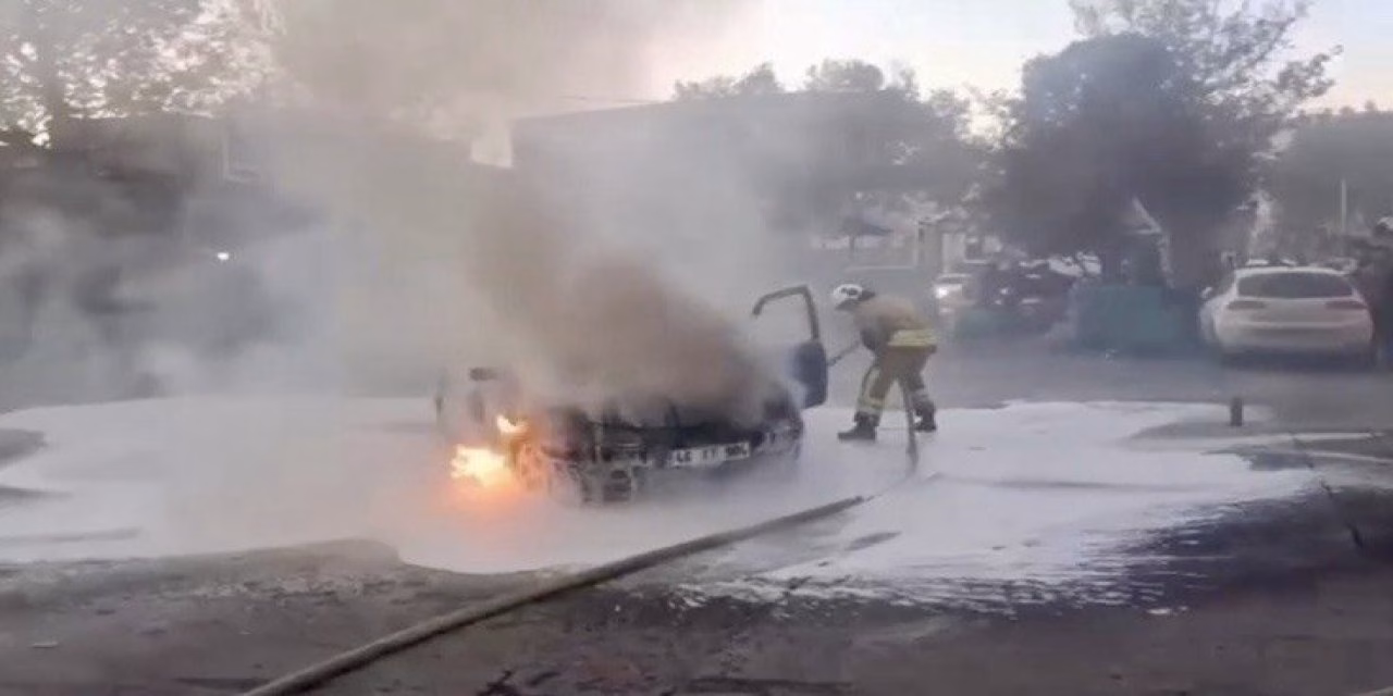 Kahramanmaraş’ta otomobil yangını Kahramanmaraş’ta otomobil yangını