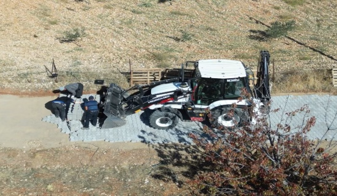 Dulkadiroğlu Belediyesi Fen İşleri Müdürlüğü ekipleri, Kozludere Mahallesi’nde kilit parke