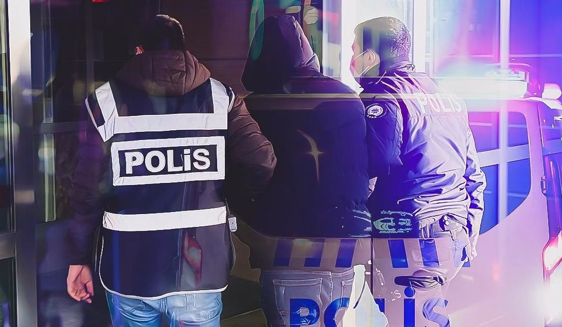 Kahramanmaraş’ta polis ekipleri tarafından yapılan çalışmalarda, hakkında kesinleşmiş hapis cezası