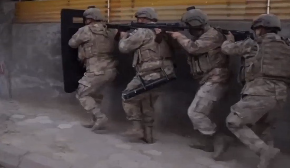 Kahramanmaraş İl Jandarma Komutanlığı ekipleri, Elbistan merkezli olmak üzere Mersin