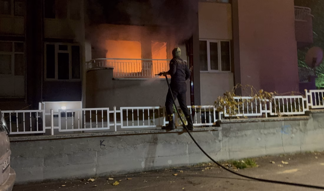 Oğuzhan KILIÇ/KÜTAHYA, (DHA)- KÜTAHYA’da 8 katlı bir apartmanın giriş katında