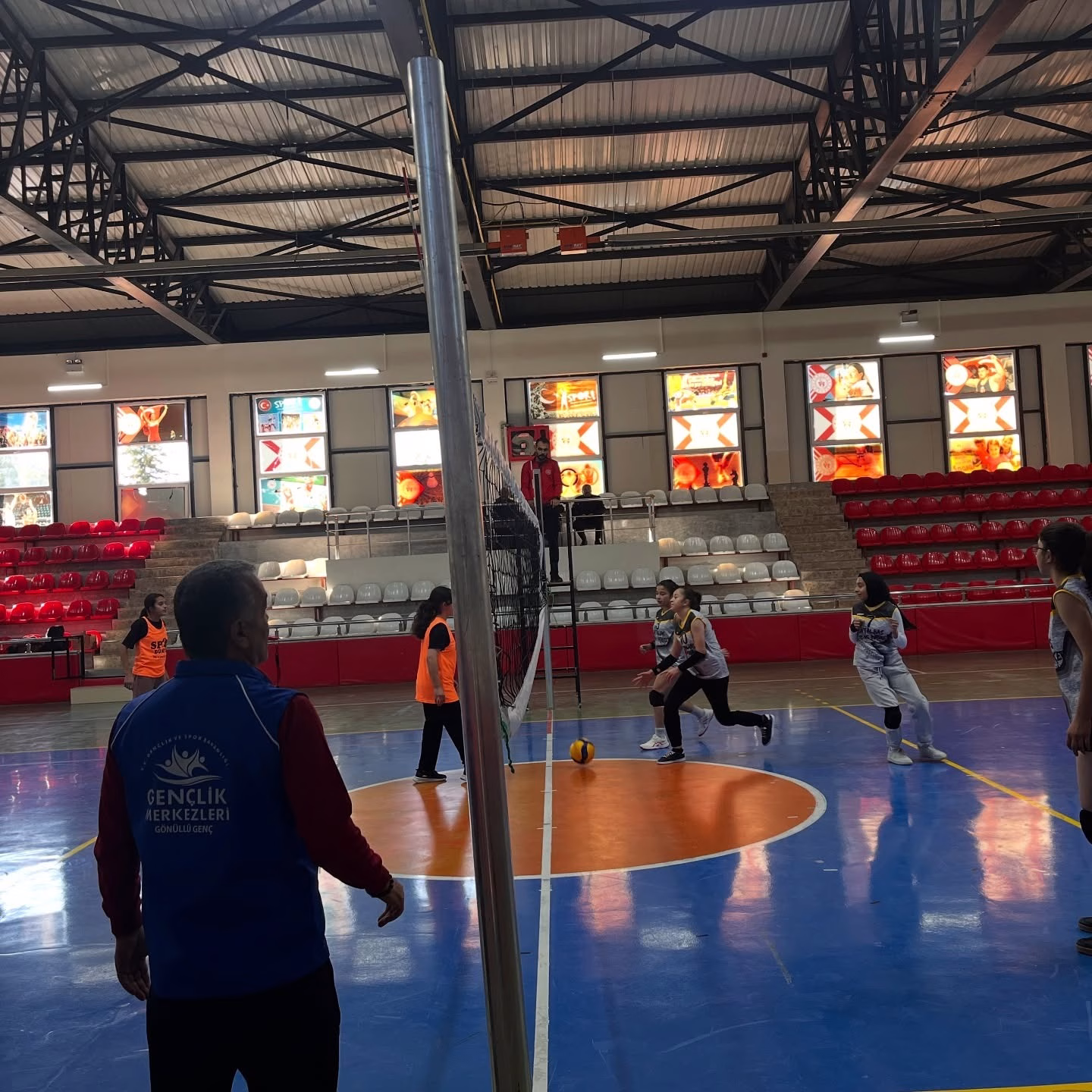 ANDIRIN’DA OKUL SPORLARI YILDIZ KIZLAR VOLEYBOL MÜSABAKALARI BAŞLADI IMG WA