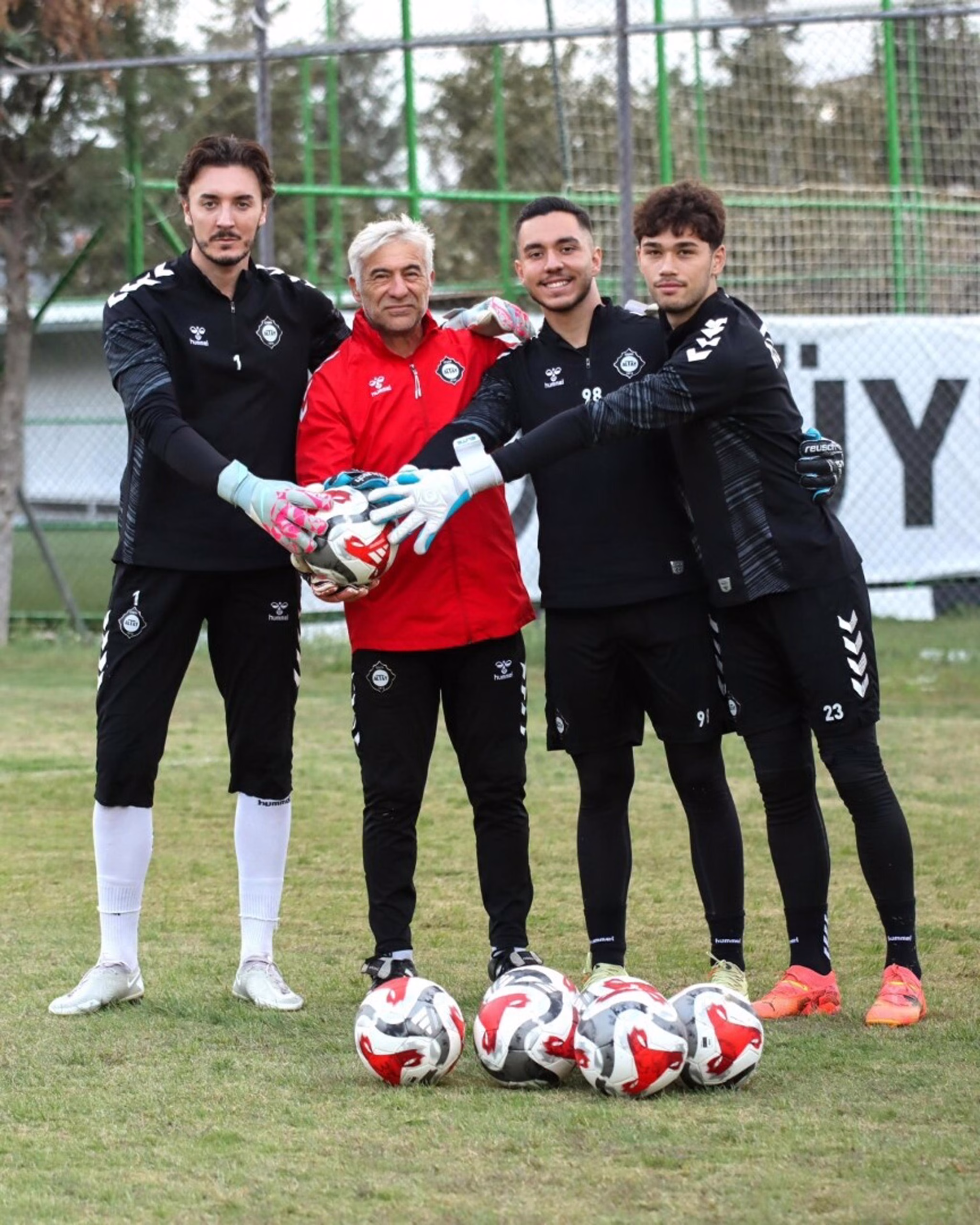Altay'da kaleci görev yaptı