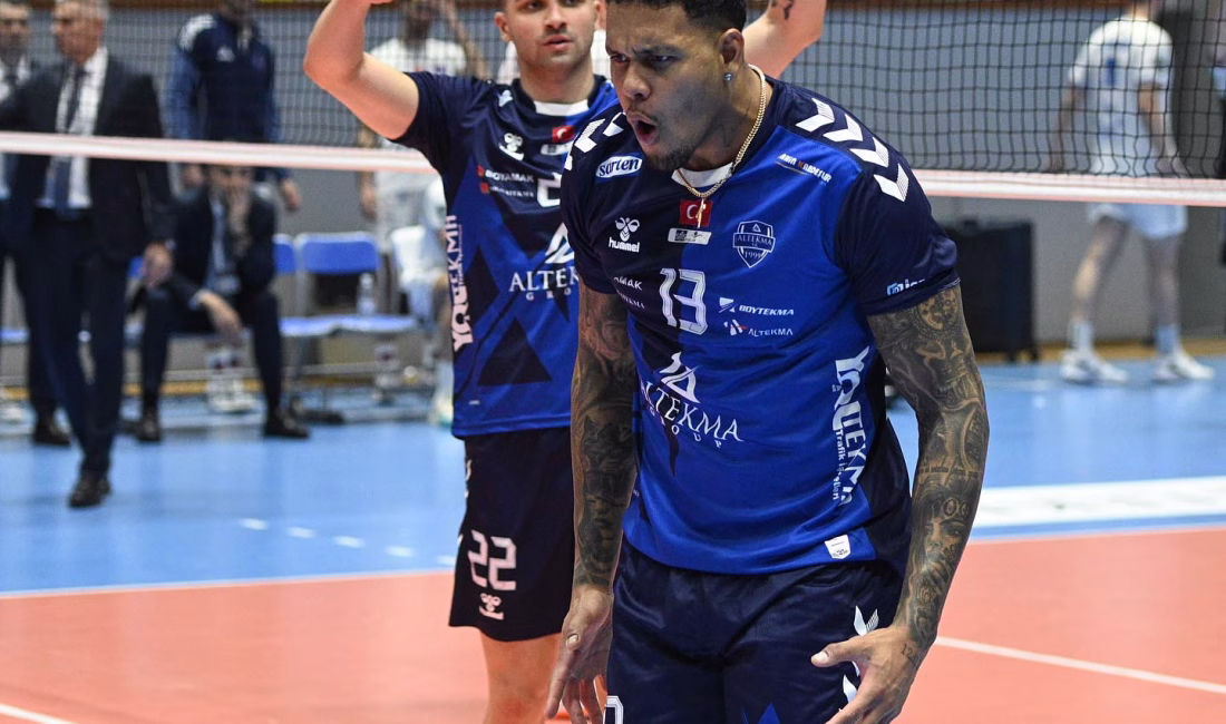 İZMİR, – EFELER Ligi’nde son olarak evinde Halkbank’a 3-2 yenilerek