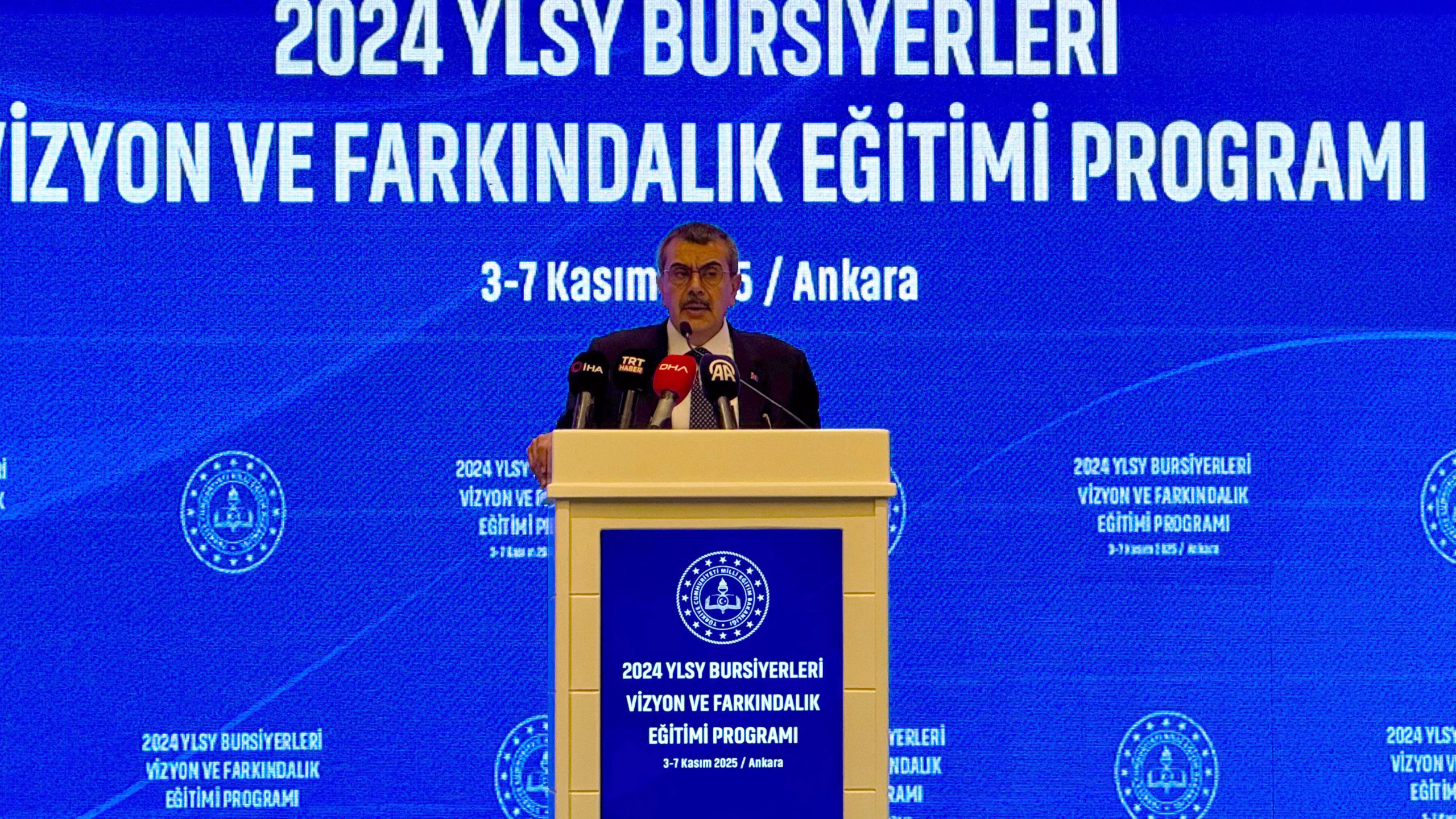 Bakan Tekin: bin öğrenci YLSY bursundan yararlandı