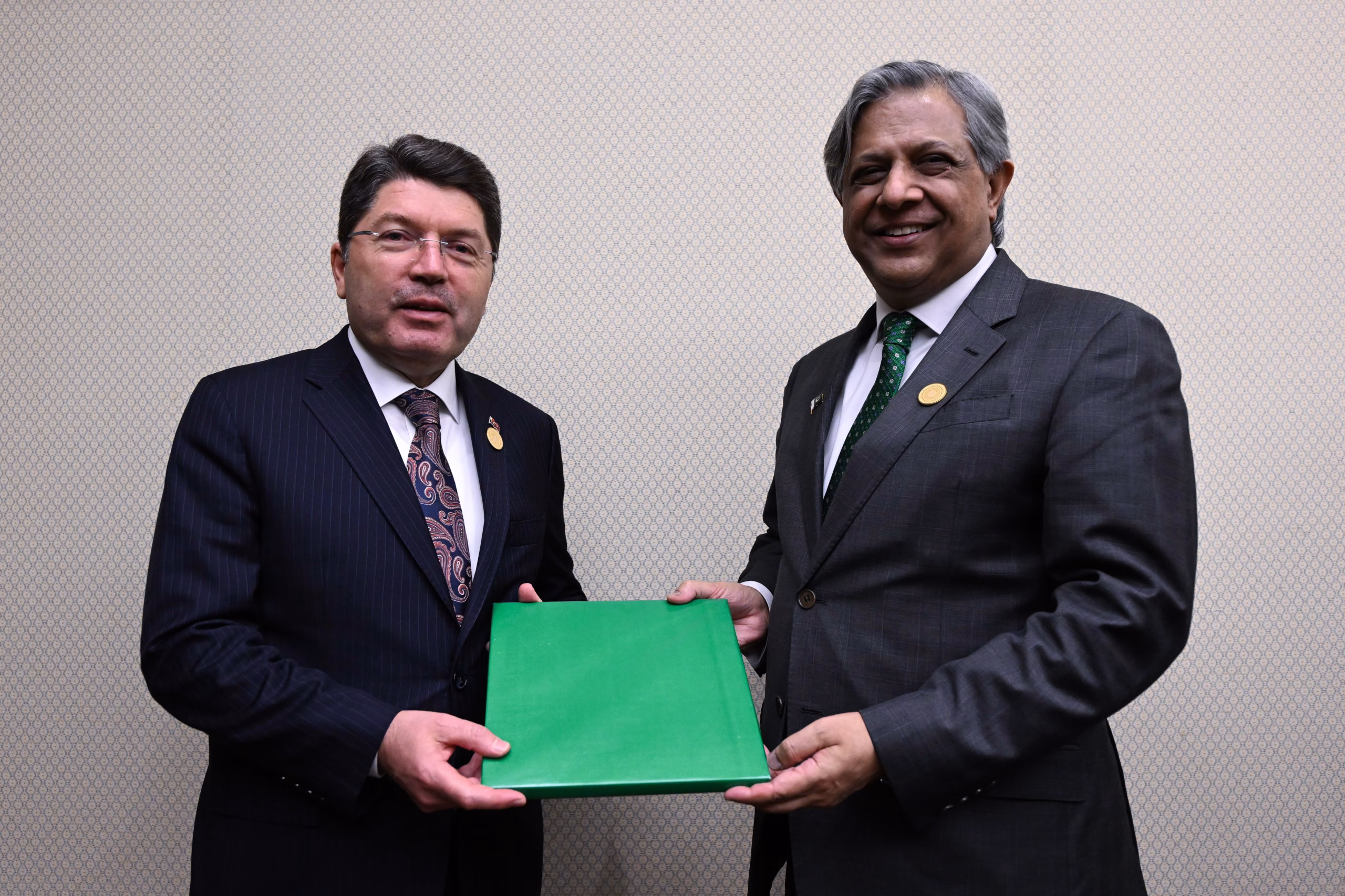 Bakan Tunç, Pakistanlı mevkidaşı Tarar ile görüştü