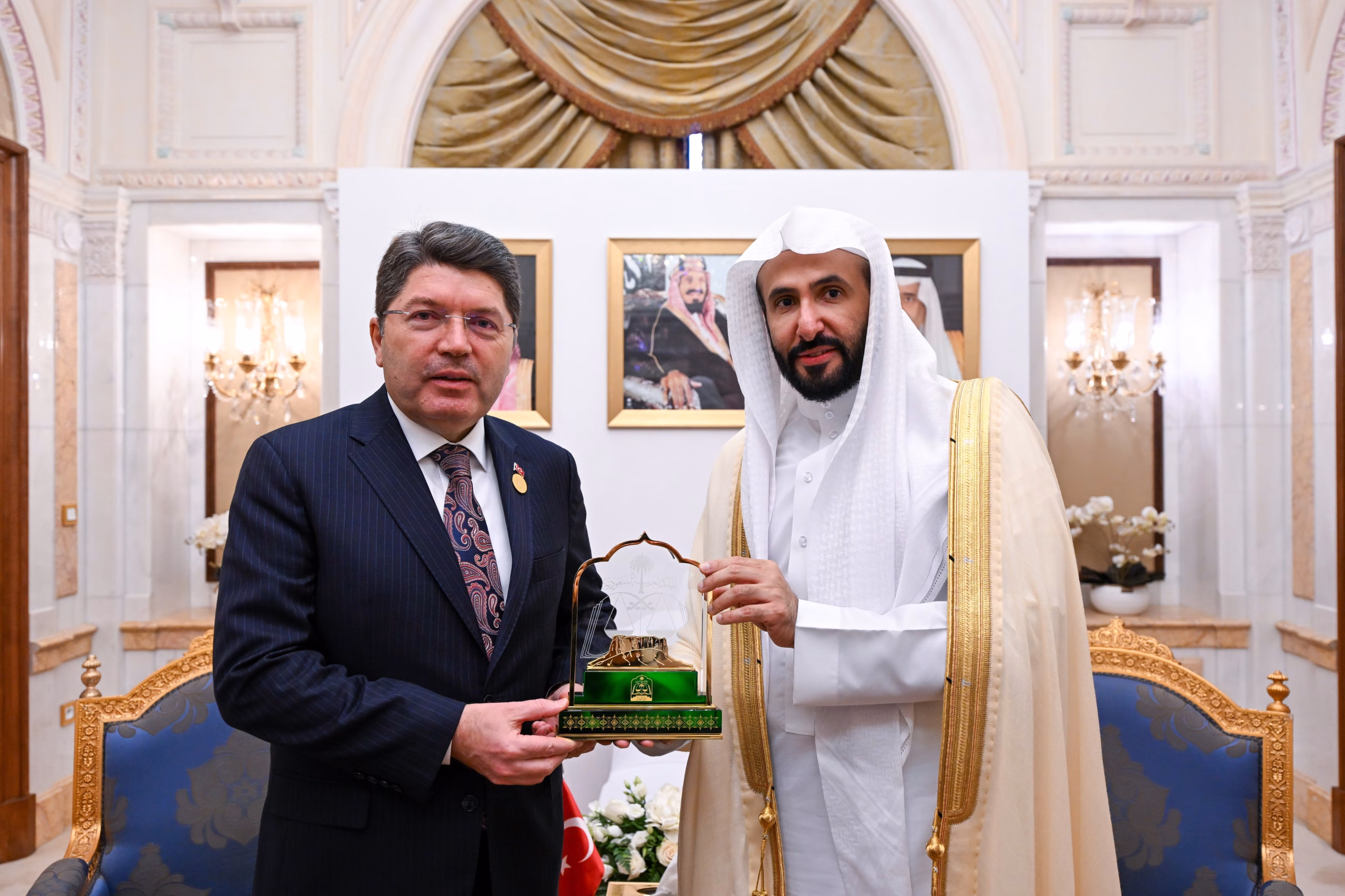 Bakan Tunç, Suudi Arabistanlı mevkidaşı Velid es Samani ile görüştü
