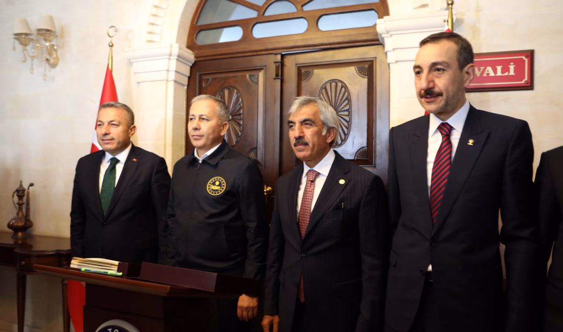 ESNAF ZİYARETİ İçişleri Bakanı Ali Yerlikaya, Kilis’te AK Parti İl