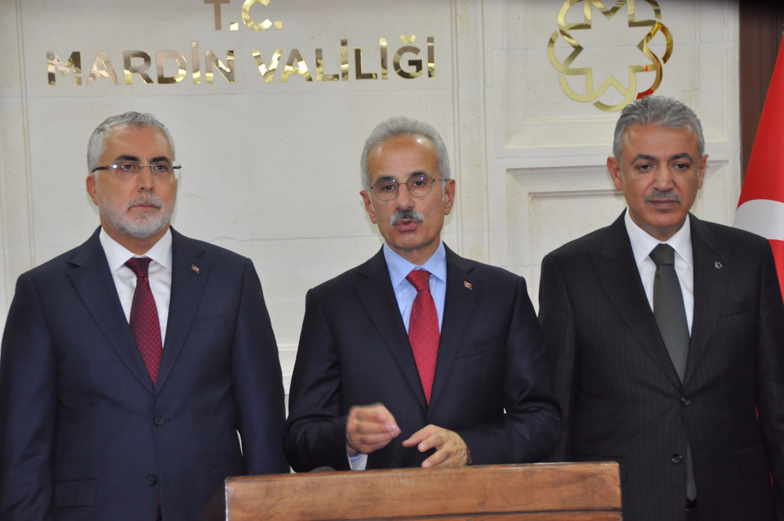 Bakanlar Işıkhan ve Uraloğlu, Mardin'de ()