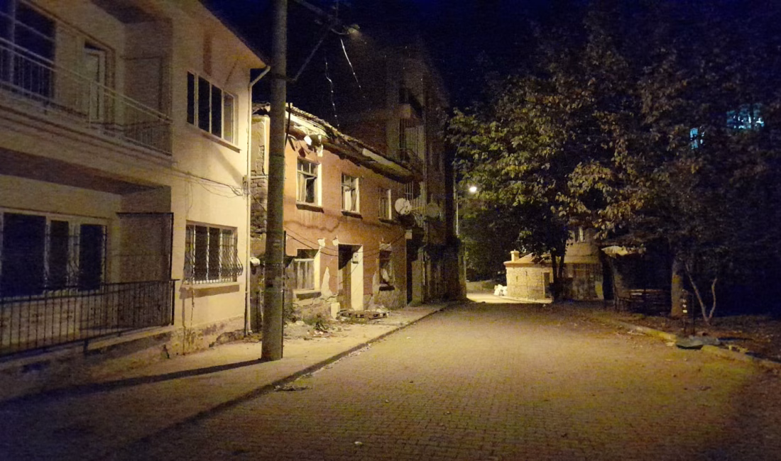 Necip KARATUNA/SINDIRGI(Balıkesir), – BALIKESİR’in Sındırgı ilçesinde Richter ölçeğine göre 4.1