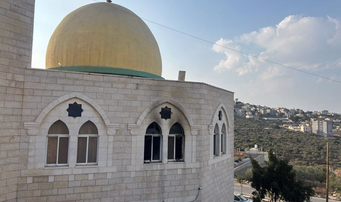 FİLİSTİN, – İSRAİLLİ yerleşimcilerin, Batı Şeria’nın Selfit kentinde bir camiyi