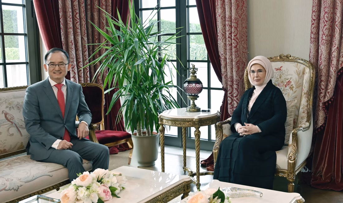 Emine Erdoğan, Çin’in Ankara Büyükelçisi ile bir araya geldi ANKARA, – CUMHURBAŞKANI Recep Tayyip Erdoğan’ın eşi Emine Erdoğan, Çin