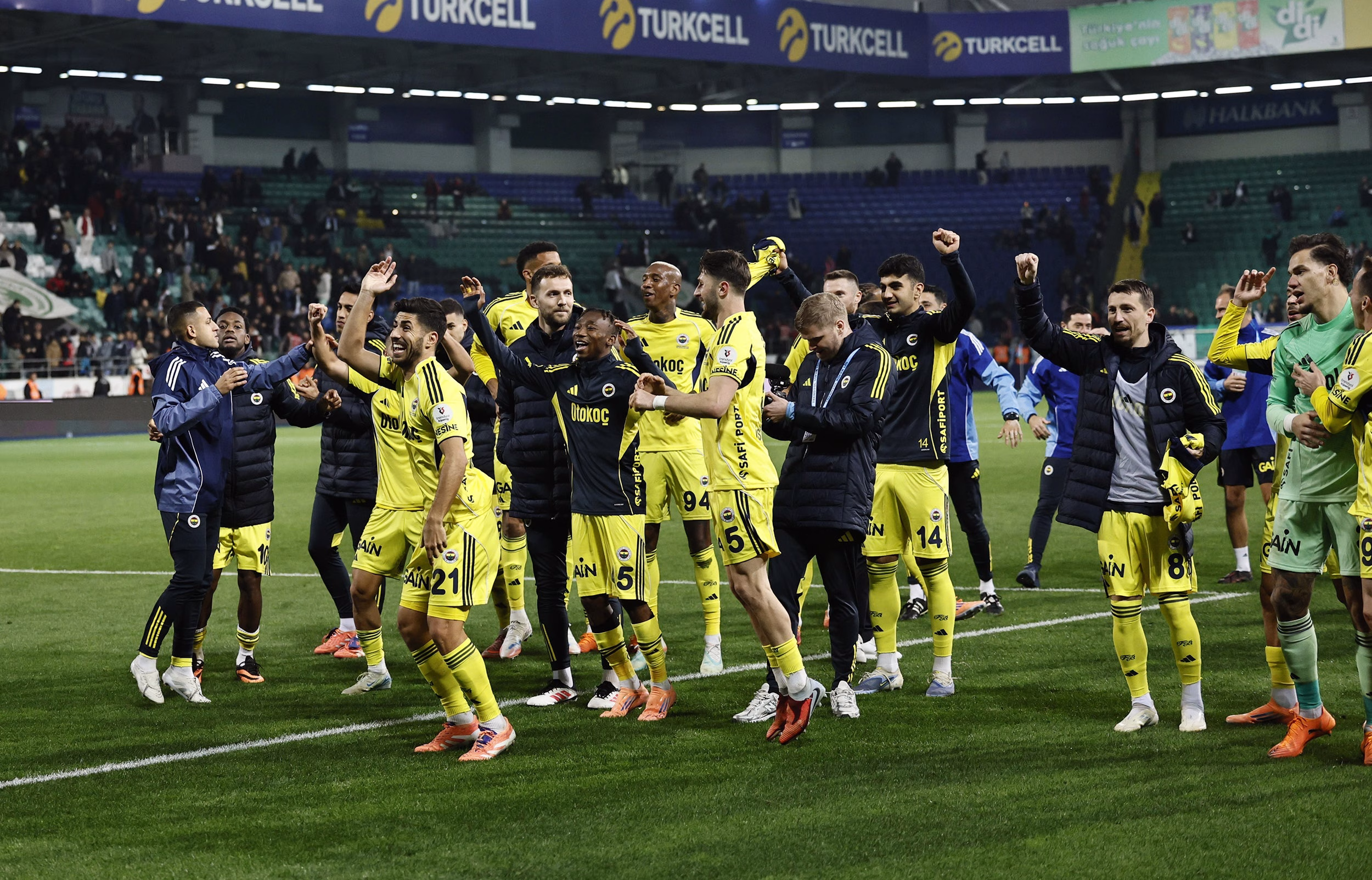 Fenerbahçe, son 2 deplasman maçını 2-0 geriden gelerek kazandı Fenerbahçe, son deplasman maçını geriden gelerek kazandı