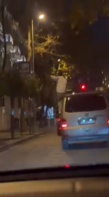 İSTANBUL – Beşiktaş’ta, seyir halindeki minibüste yüksek sesli müzik dinleyen