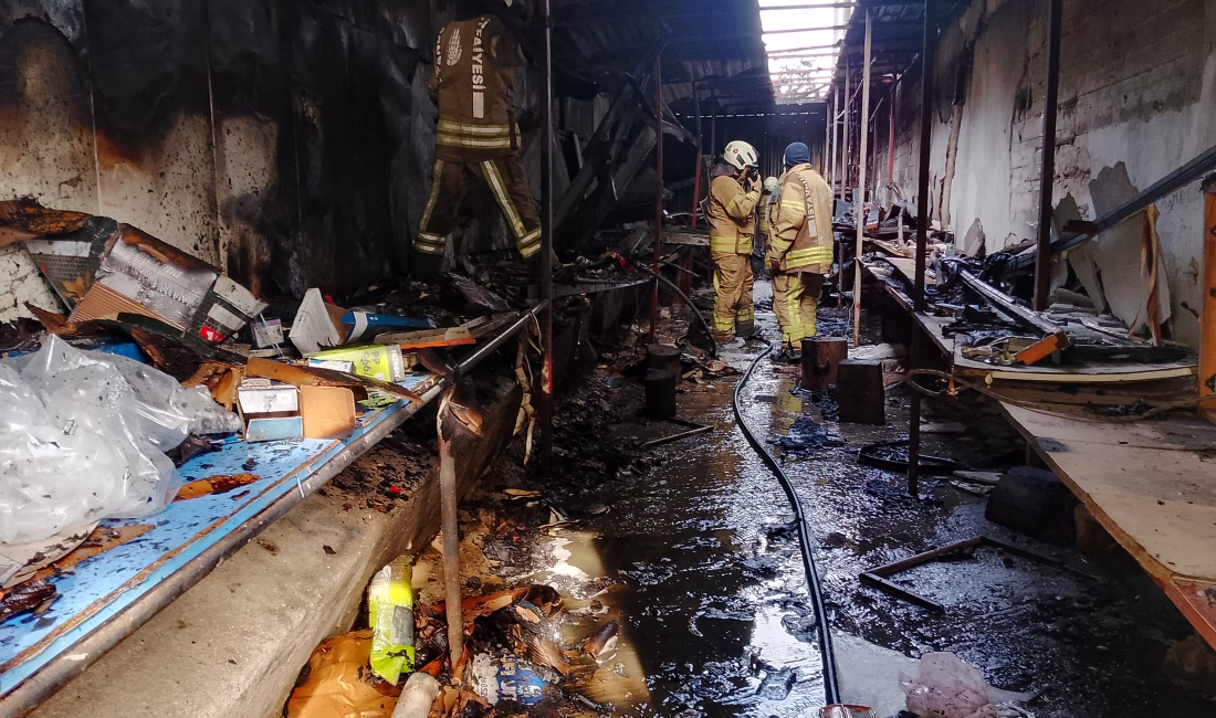 Uğur Samet AVCI / İSTANBUL, -Silivri’de otomotiv parçaların depolandığı iş