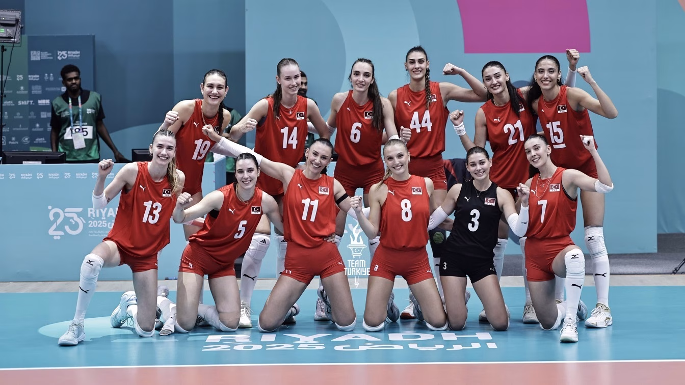 Kadın Voleybol Milli Takımı, Azerbeycan'ı mağlup etti