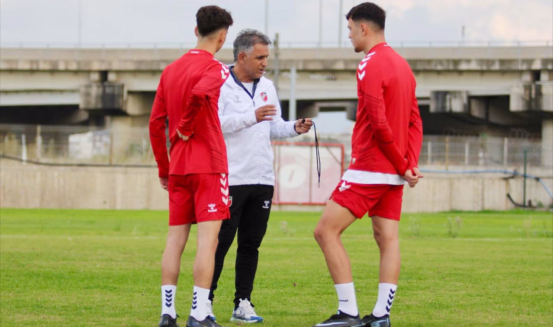 İZMİR, – 3’üncü Lig 4’üncü Grup’ta namağlup şampiyonluk mücadelesi veren