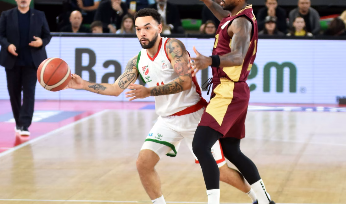 İLGİNİZİ ÇEKEBİLİR: Otomobilin hurdaya döndüğü kazada polis, elleriyle kum dökerek