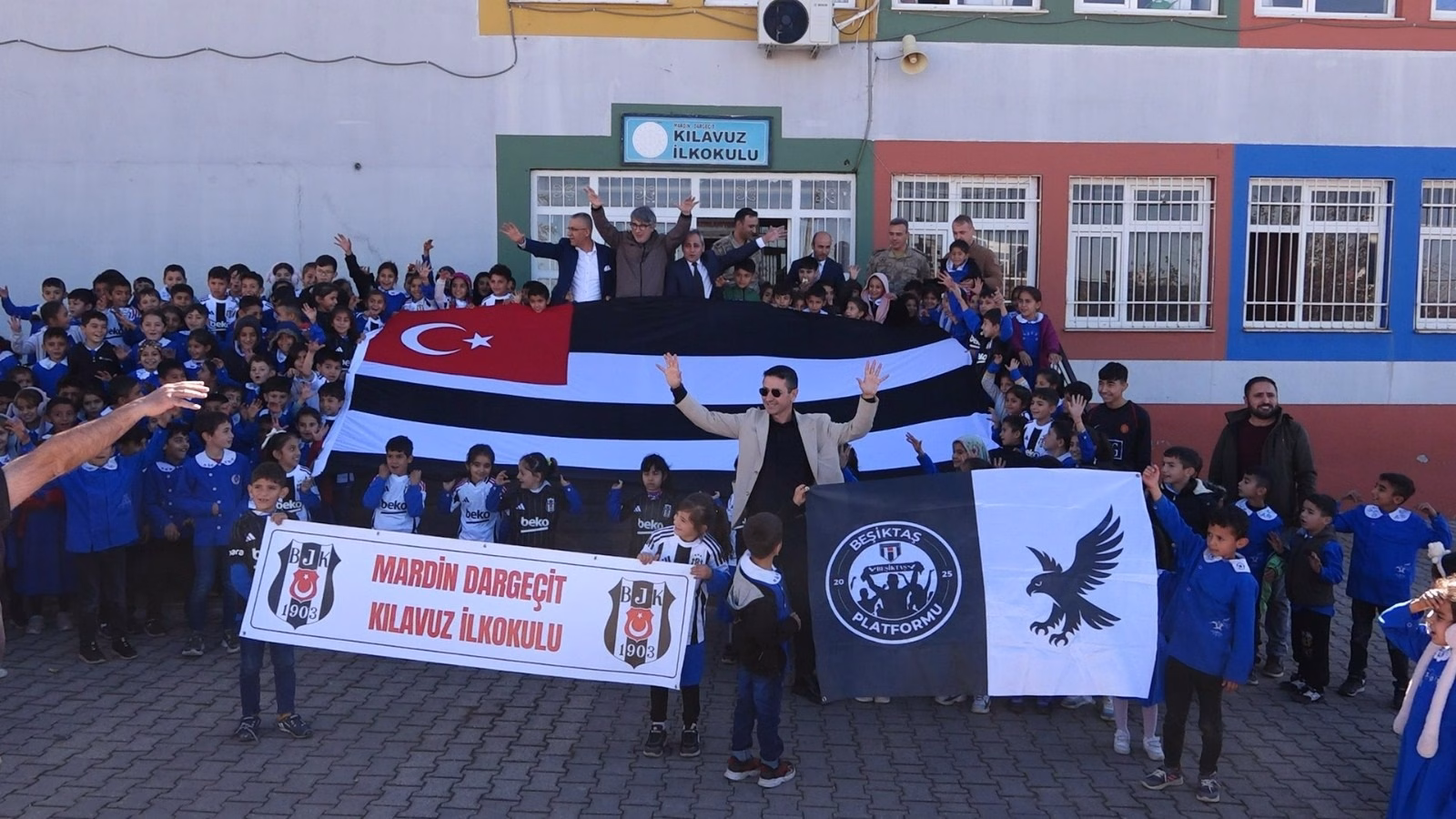 Mardin’de Beşiktaşlı gönüllülerden 'Bu Forma Benden Sana Kardeşim' kampanyası