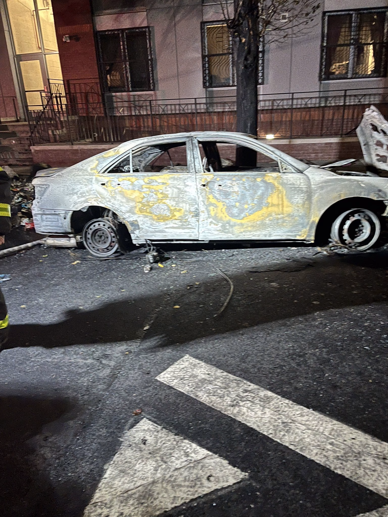 New York’ta araçta patlama: itfaiyeci yaralandı