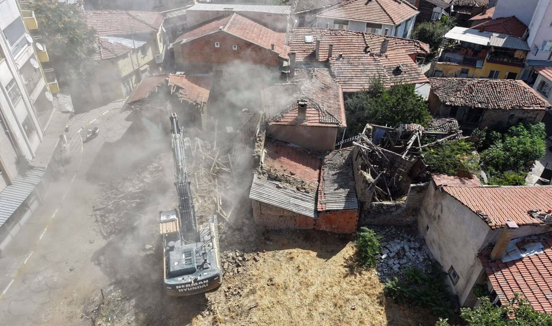 Kadir ÖZEN / İZMİR, -BALIKESİR’in Sındırgı ilçesindeki deprem fırtınasına ilişkin