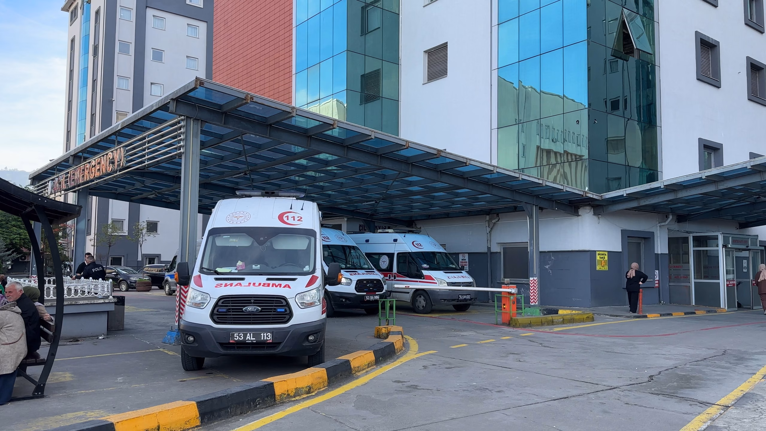 Rize'de yurtta tatlı yiyen öğrenci hastanelik oldu