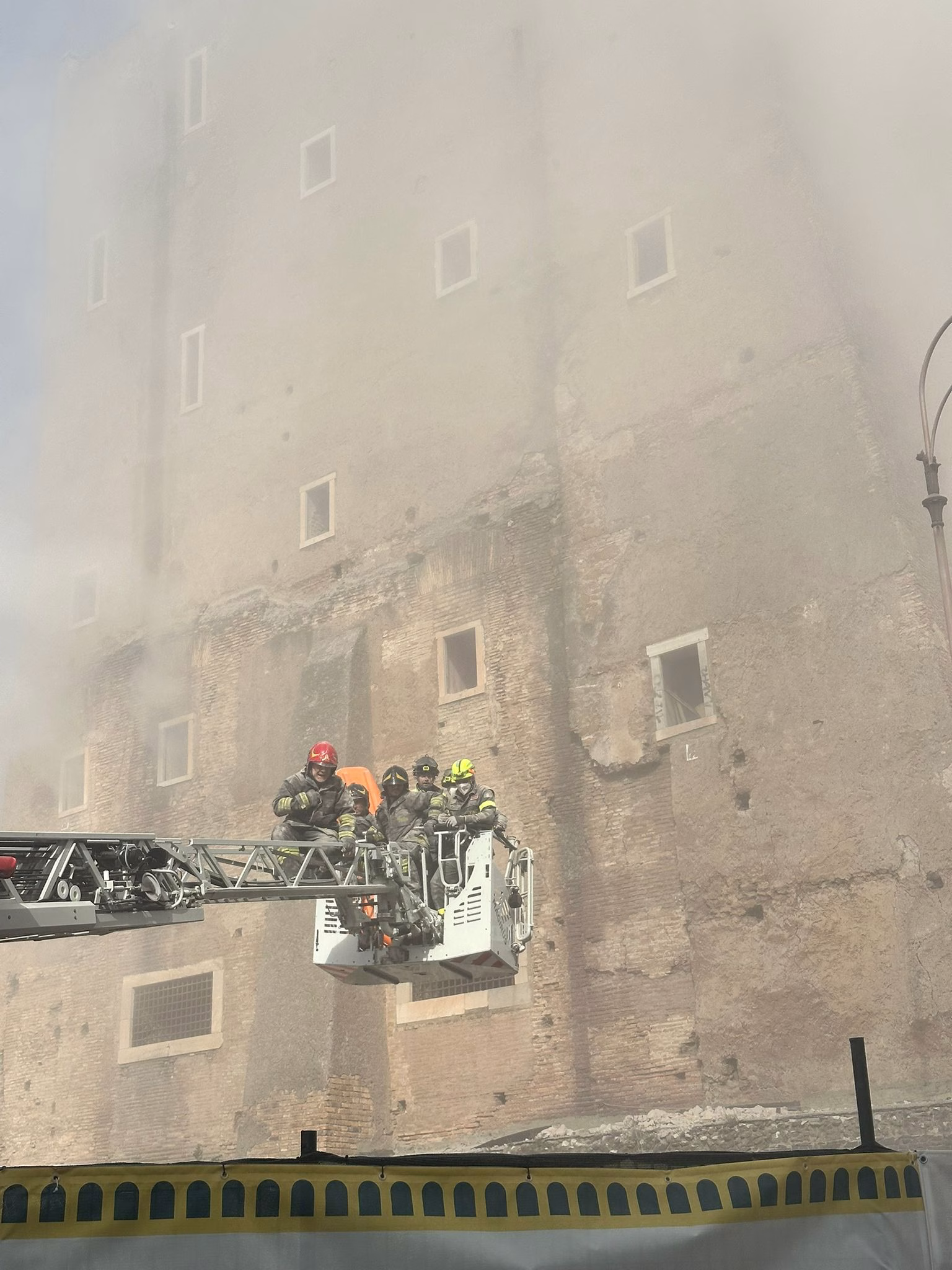 Roma'daki tarihi kulede kısmı çökme: yaralı