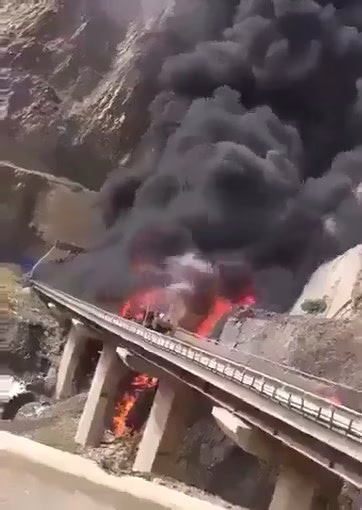 SUUDİ ARABİSTAN, – MEDİNE yakınlarında ülkeye umre için gelenleri taşıyan