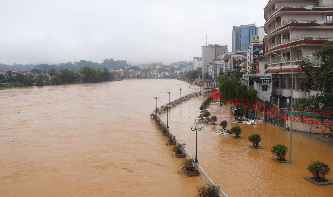 VİETNAM, – VİETNAM’da etkili olan şiddetli yağışların yol açtığı sel
