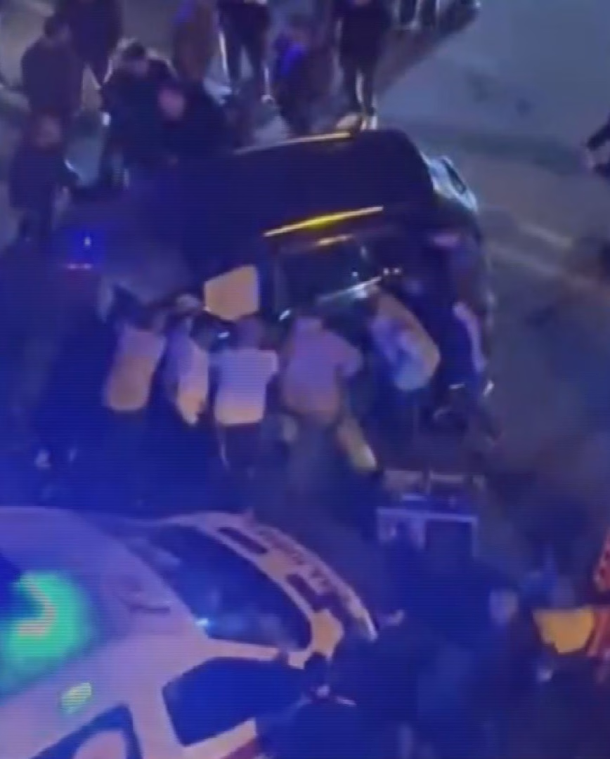 Yolcu otobüsü ile otomobil çarpıştı: yaralı