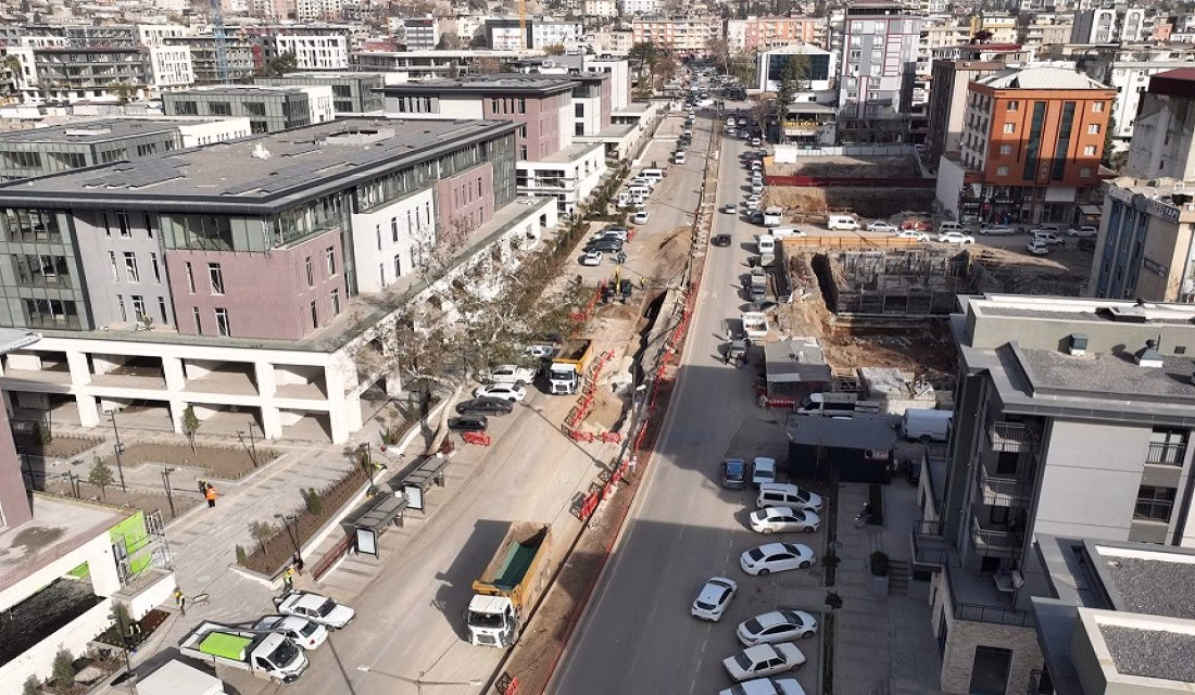 Hükümet Bulvarı’nın Trabzon Caddesi’nden Azerbaycan Bulvarı’na iniş istikametinin tek yönlü