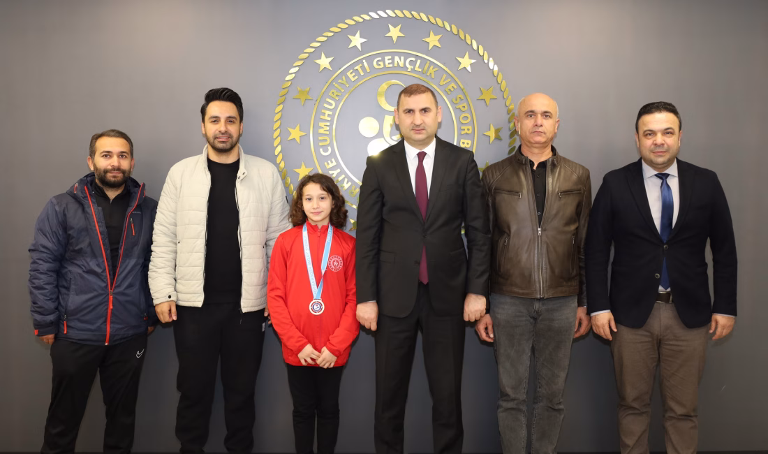 Türkiye Yüzme Federasyonu tarafından Trabzon’da düzenlenen Vedia Nil Apak Anısına Arena