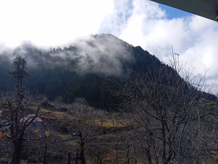 Kadirli’nin doğal güzelliklerinden biri olan Çiğşar Yaylası, ziyaretçilerine eşsiz bir