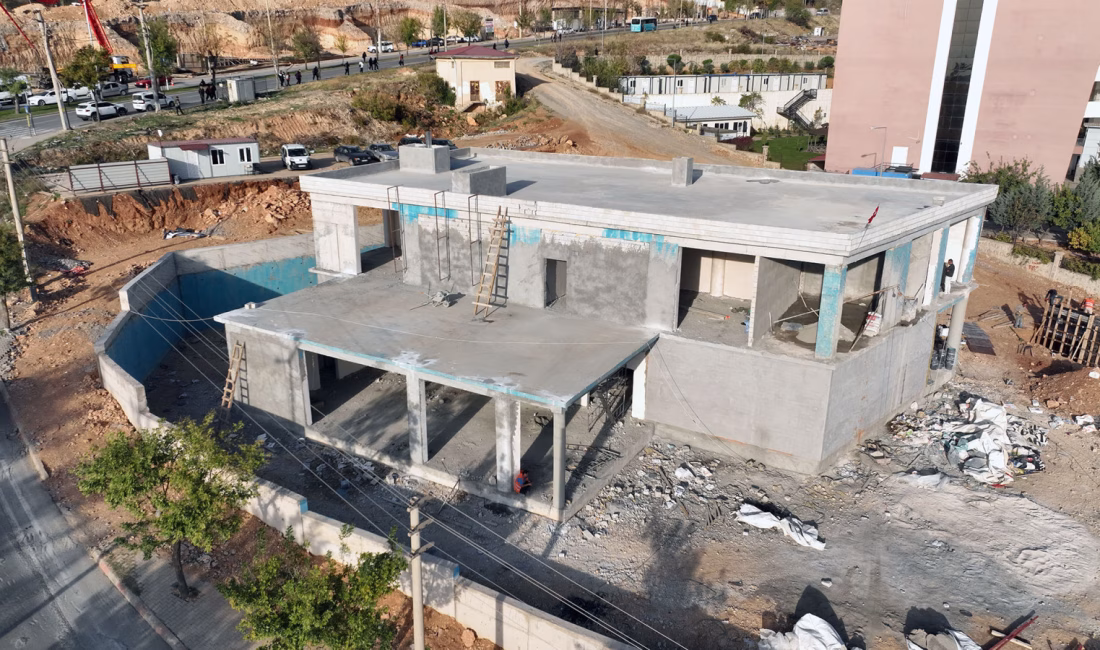Büyükşehir Belediyesi tarafından 60 Milyonluk yatırımla yapımına başlanan Çocuk Kütüphanesi