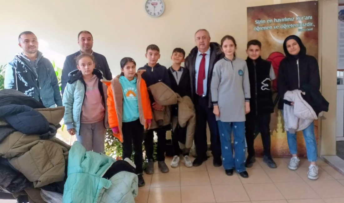Andırın’da öğrenim gören İmam Hatip Ortaokulu öğrencilerinin tamamına, Kahramanmaraş İstiklal