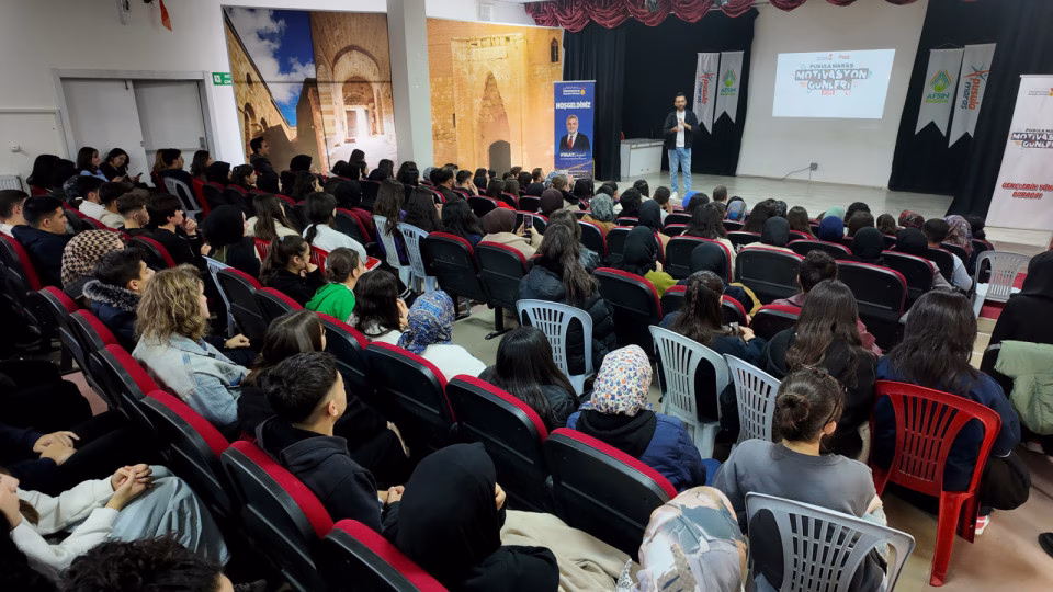 Büyükşehir Belediyesinin sınavlara hazırlanan gençlere yönelik düzenlediği Motivasyon Günleri, Türkoğlu