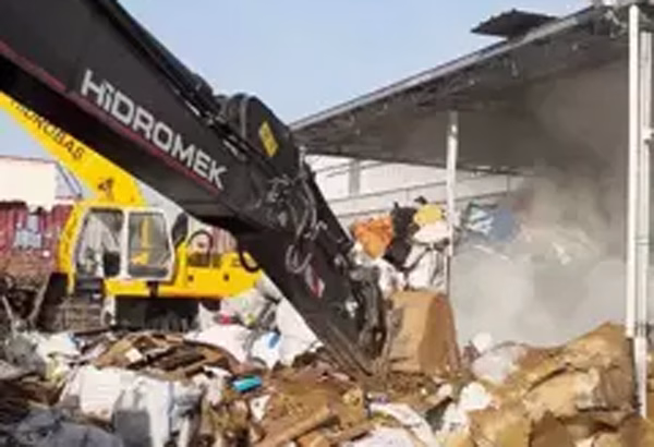 Osmaniye’nin Düziçi ilçesi Eski Sanayi Sitesi’ndeki bir hurdalıkta henüz belirlenemeyen