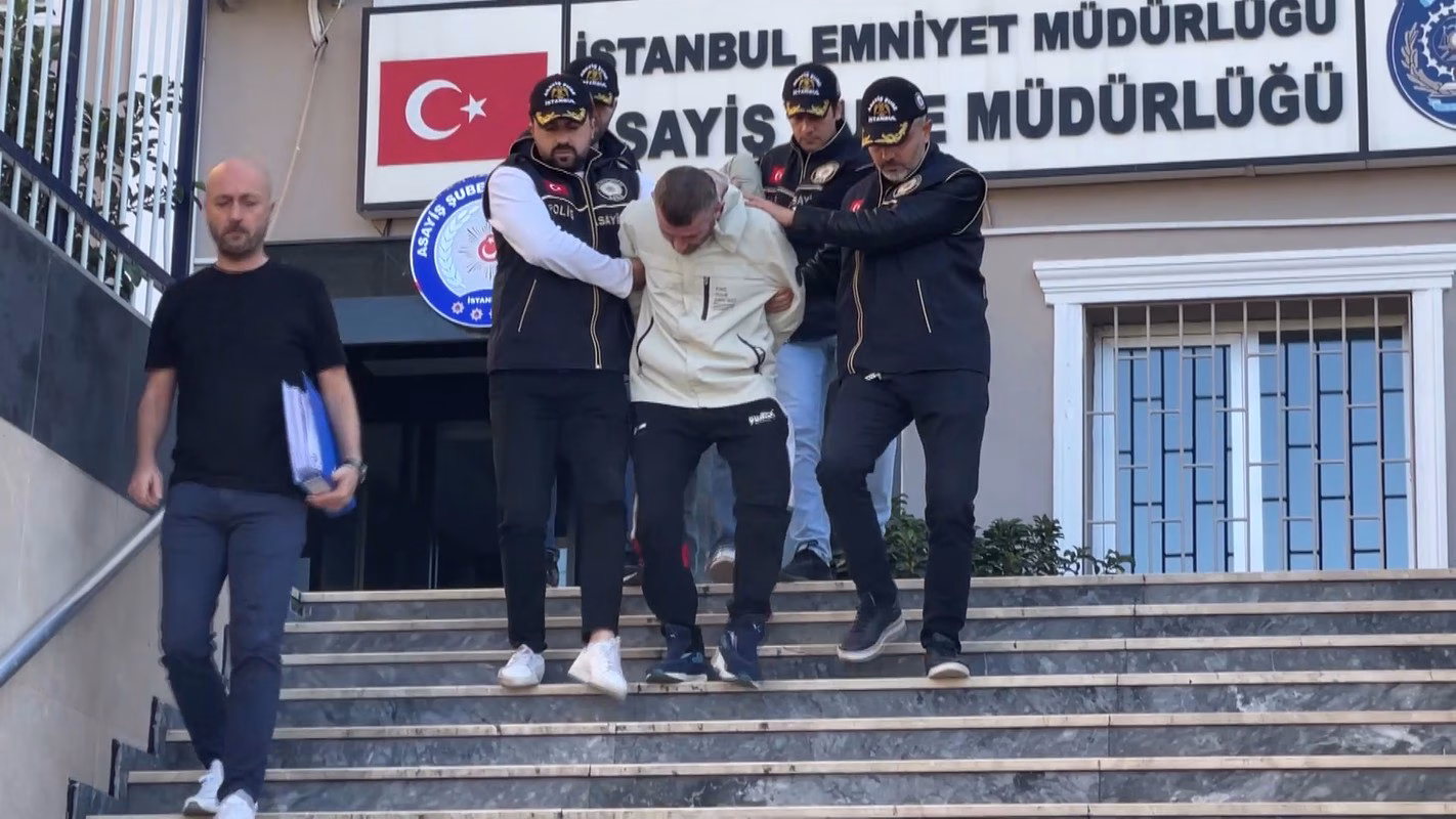 İstanbul- Üsküdar'da otel ve eve silahlı saldırı düzenleyen 2 şüpheli tutuklandı İstanbul Üsküdar'da otel ve eve silahlı saldırı düzenleyen şüpheli tutuklandı
