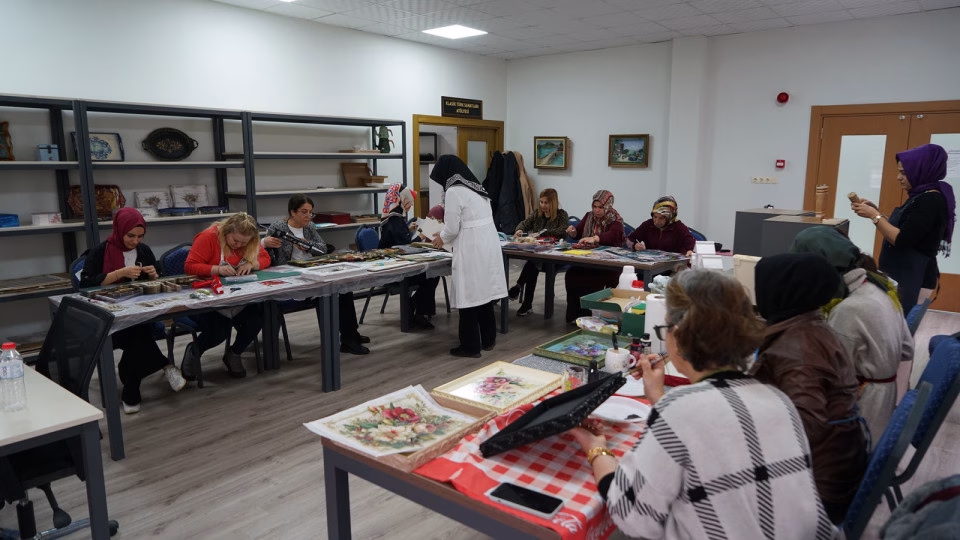 Büyükşehir Belediyesinin Kadın Sanat ve Yaşam Merkezi Atölyeleri’nde 8 farklı