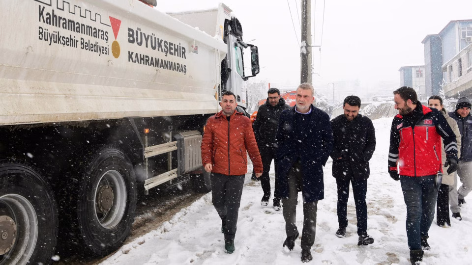 Şehir genelinde yürütülen karla mücadele çalışmalarını yakından takip eden Başkan