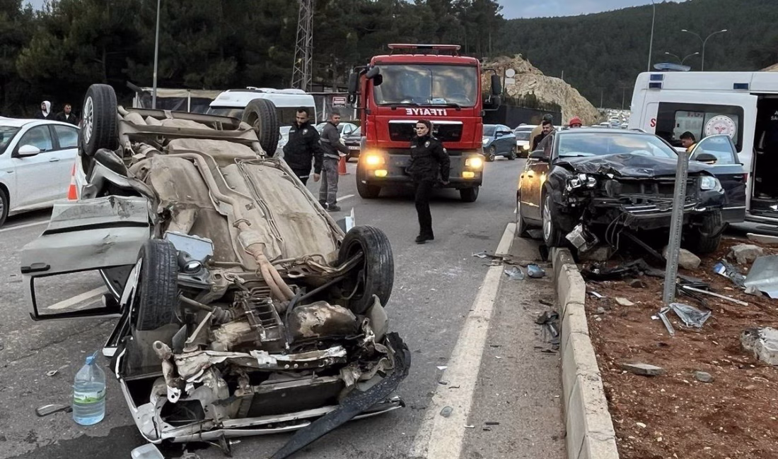 Kahramanmaraş’ta iki otomobil çarpıştı: 1 yaralı Kahramanmaraş’ın Onikişubat ilçesinde iki otomobilin çarpışması üzerine 1 kişi yaralandı.